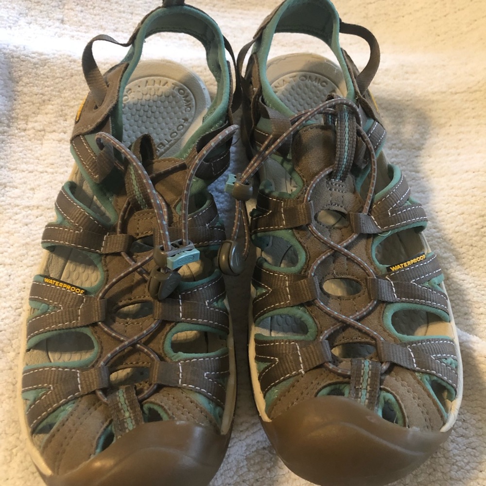 Keen waterproof drawstring sandal